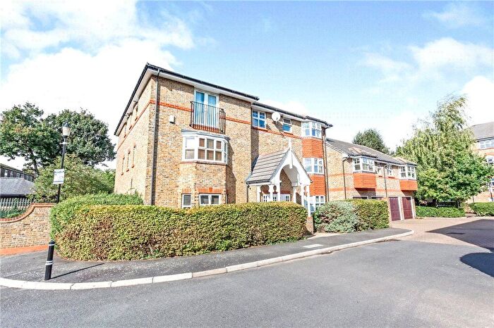 2 Bedroom Flat To Rent In Clockhouse Place, Putney, SW15