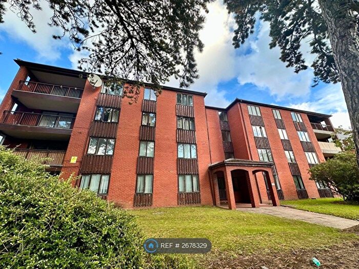 2 Bedroom Flat To Rent In The Lodge, Birmingham, B16