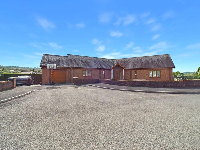 4 Bedroom Detached Bungalow For Sale In Drefach, Llanelli, SA14
