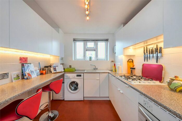 2 Bedroom Flat To Rent In Grove Road, Barnes, SW13