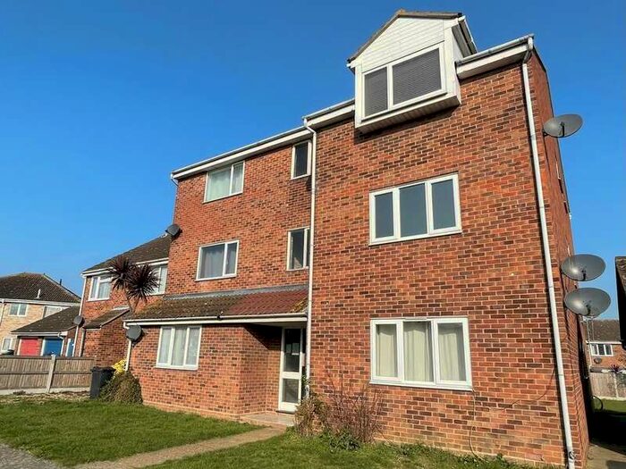 2 Bedroom Flat To Rent In 37 Merstham Drive Clacton CO16