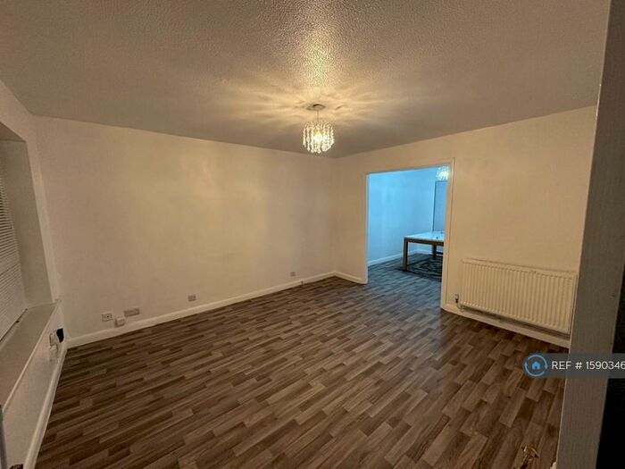 3 Bedroom Semi-Detached House To Rent In Butler Close, Leicester, LE4