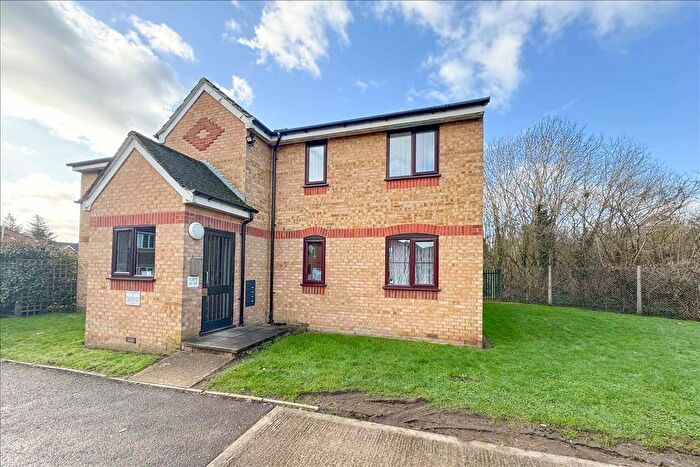 2 Bedroom Flat For Sale In Redford Close, Feltham, Middlesex, TW13