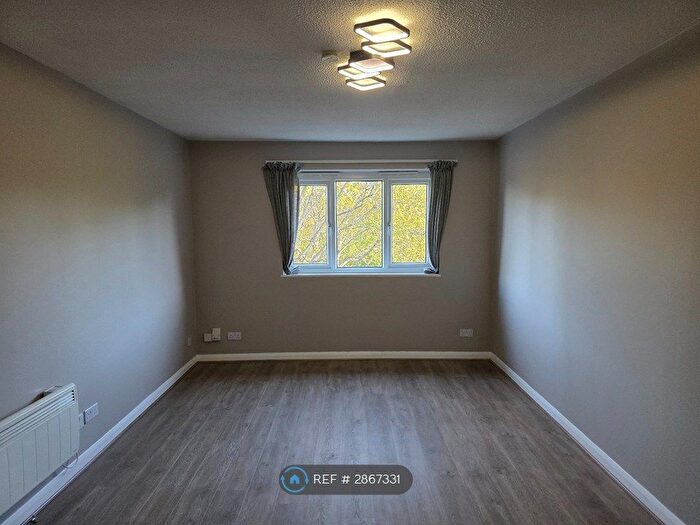 1 Bedroom Flat To Rent In Grove Road, Sutton, SM1