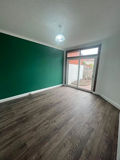 4 Bedroom Semi Detached House To Rent In Church Road, Ilford, IG2