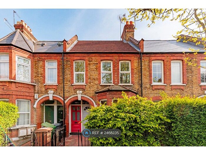 2 Bedroom Flat To Rent In Walthamstow, London, E17