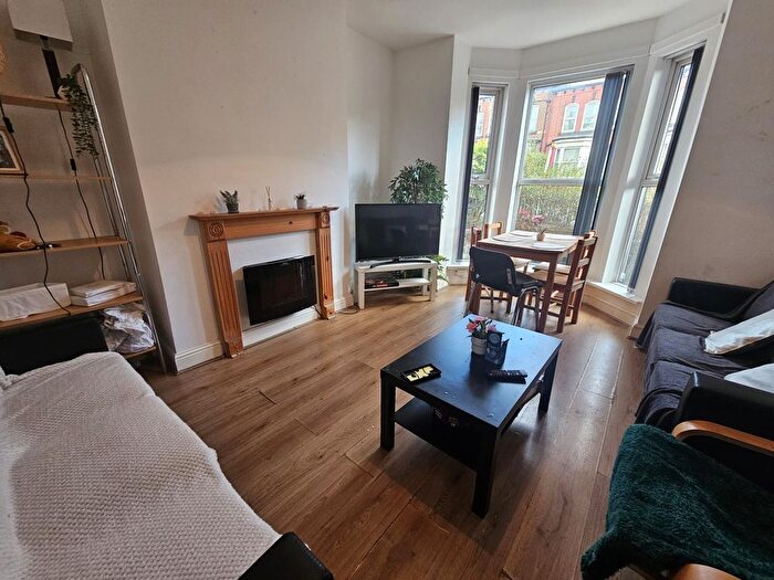 5 Bedroom Semi-Detached House To Rent In Cardigan Road, Leeds, LS6