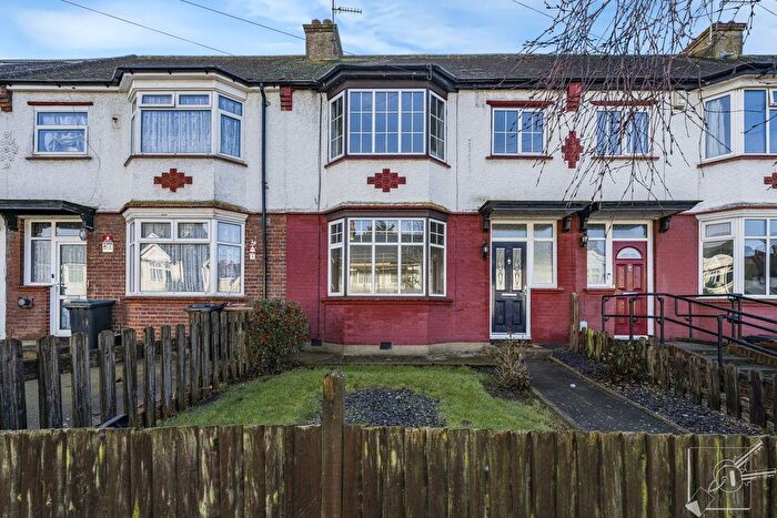 3 Bedroom Terraced House For Sale In Ferndale Road, Gravesend, DA12