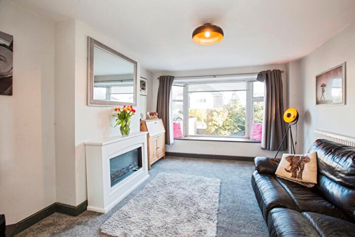 3 Bedroom Semi Detached House For Sale In School Lane, Illingworth, Halifax, West Yorkshire, HX2