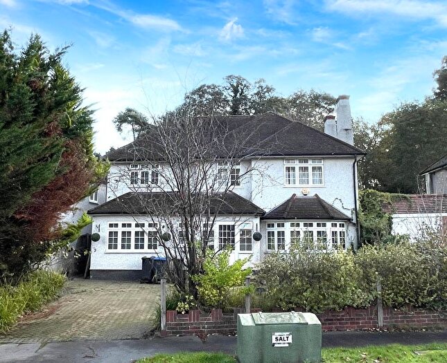 4 Bedroom Detached House For Sale In Pinewood Close, Croydon, CR0