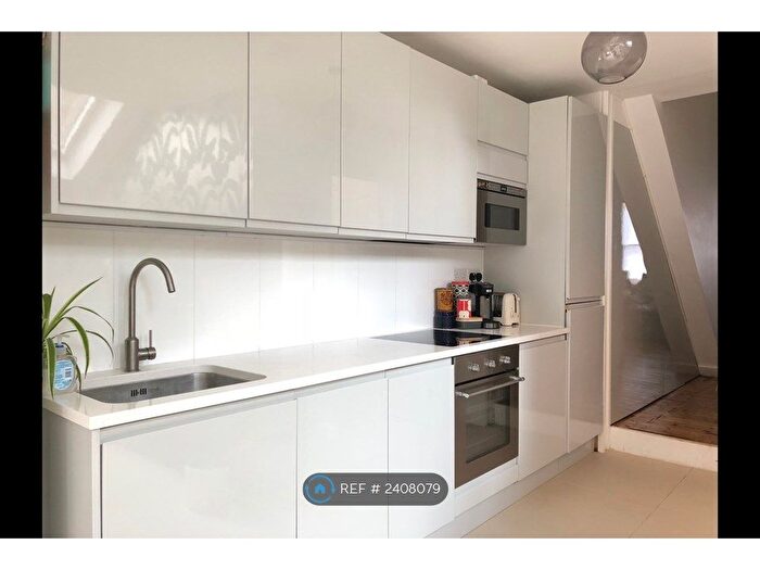 2 Bedroom Flat To Rent In Beryl Road, London, W6