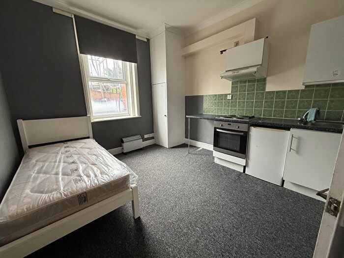 Studio To Rent In High Road, Willesden, NW10