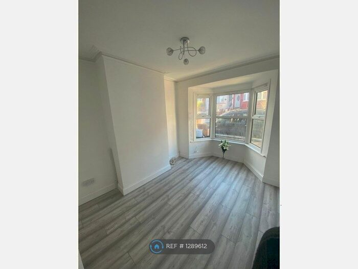 4 Bedroom Terraced House To Rent In Corporation Road, Gillingham ME7