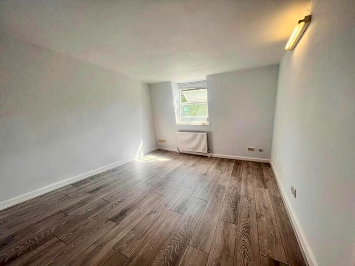 1 Bedroom Flat To Rent In Hornsey Road, Hornsey, N7
