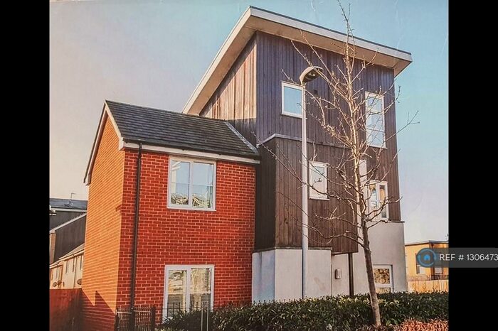 3 Bedroom Semi-Detached House To Rent In Puffin Way, Reading, RG2