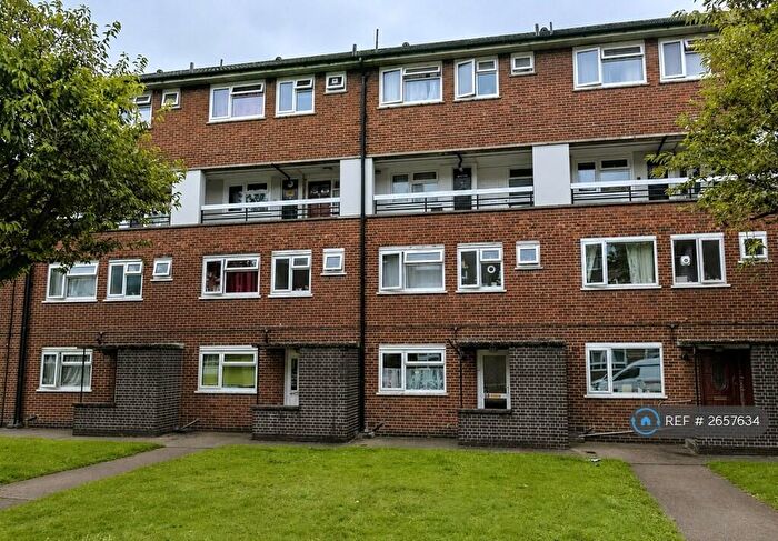 3 Bedroom Flat To Rent In Kingsman St, London, SE18