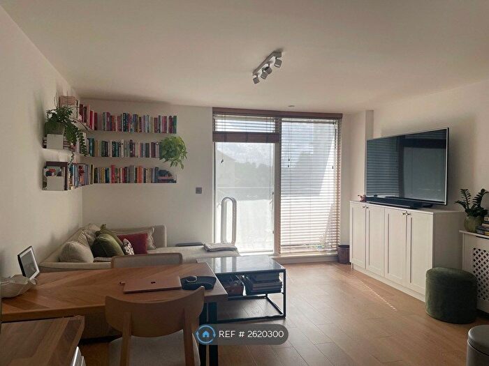 1 Bedroom Flat To Rent In Jantzen House, Brentford, TW8