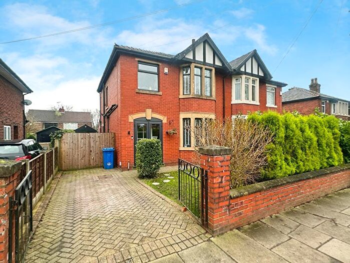 3 Bedroom Semi Detached House For Sale In Radcliffe Road, Bury, BL9
