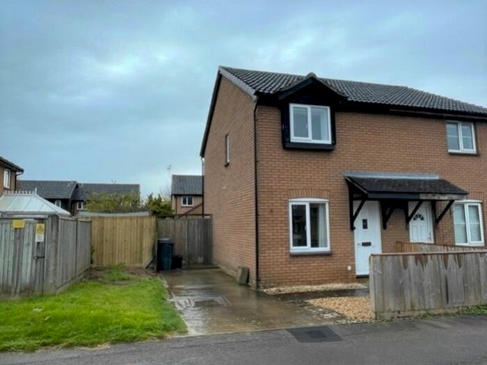 2 Bedroom Semi-Detached House To Rent In Glenmore Road, Carterton, Oxfordshire, OX18