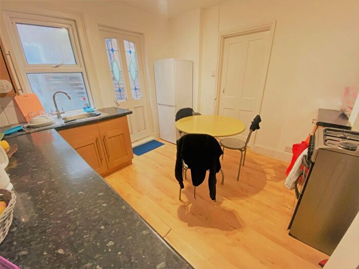 2 Bedroom Flat To Rent In Pinner Road, Harrow, HA1