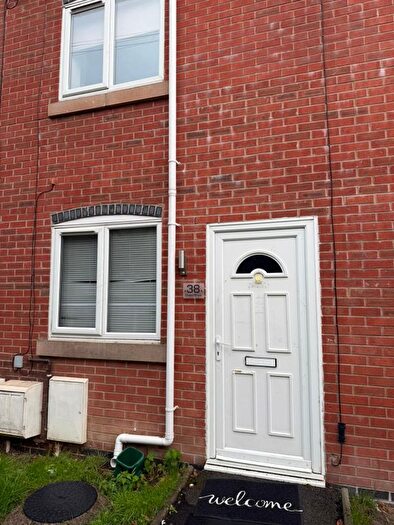 3 Bedroom Town House To Rent In Chapel Street, Swadlincote, DE11
