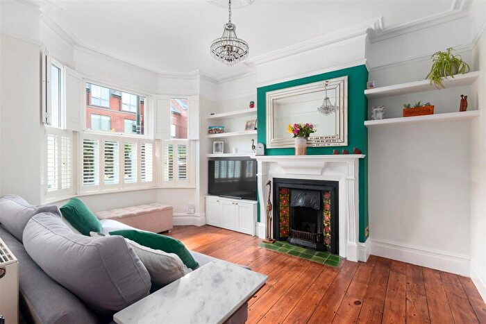 2 Bedroom Maisonette For Sale In Kingston Road, Raynes Park, SW20
