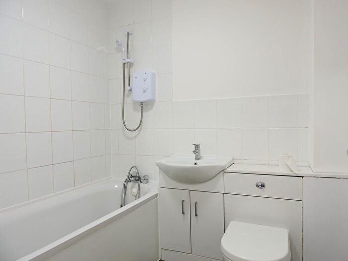 1 Bedroom Flat For Sale In Cobbett Close, Enfield Wash, Middlesex, EN3