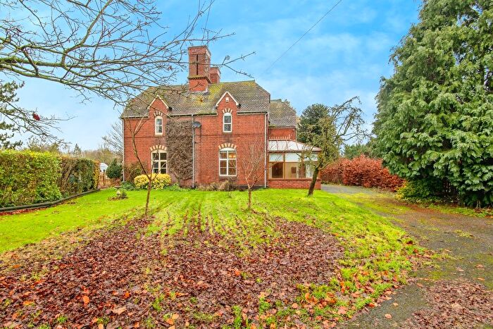 4 Bedroom Semi Detached House For Sale In Sinton Green, Hallow, Worcester, WR2