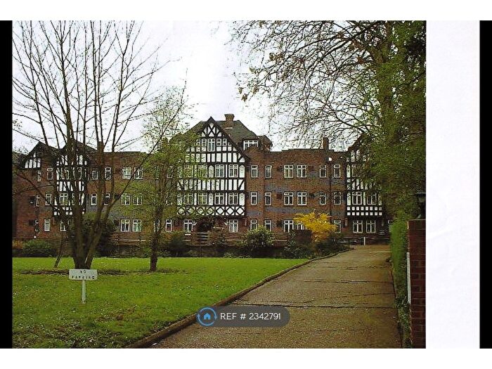 Studio To Rent In Tudor Close, London, SW2