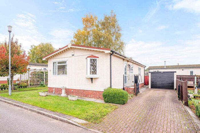 2 Bedroom Park Home For Sale In Oaklands Park, Roughton Moor, Woodhall Spa, LN10