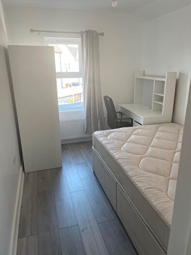 6 Bedroom Terraced House To Rent In Radstock Road, Reading, Berkshire, RG1