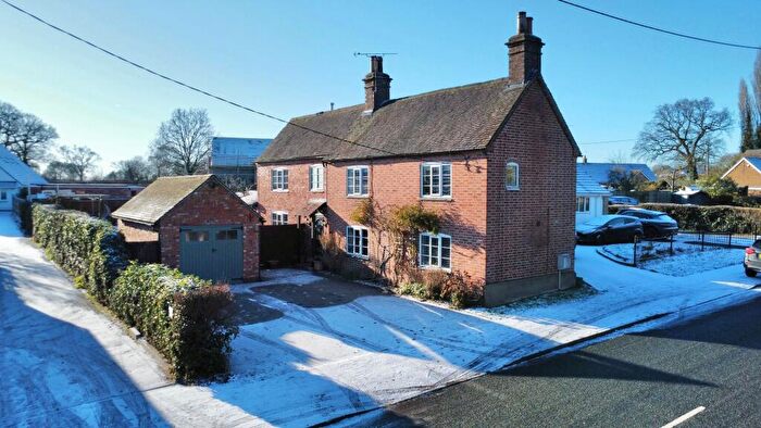 3 Bedroom Detached House For Sale In Hawkes Mill Lane, Allesley, CV5