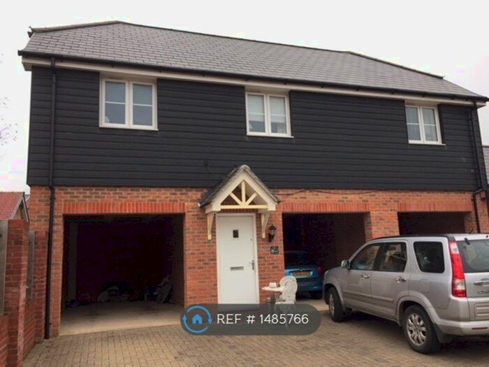 2 Bedroom Maisonette To Rent In Guillemot Street, Bracknell, RG12