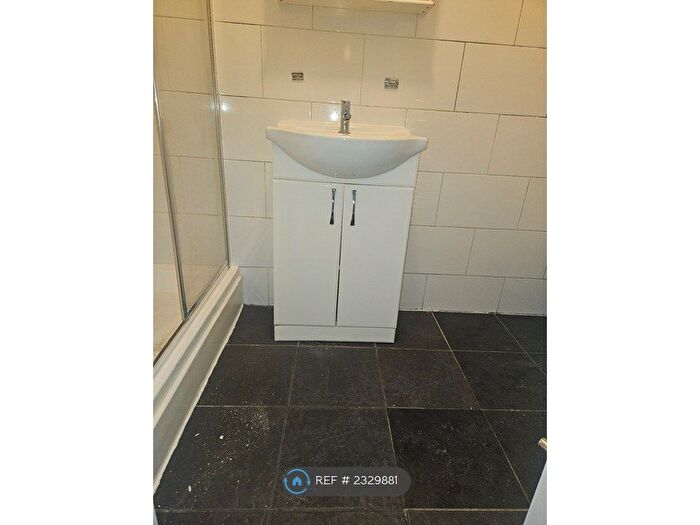 1 Bedroom Flat To Rent In Commercial Road, London, E14