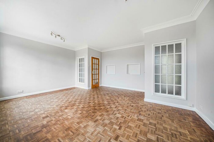 2 Bedroom Flat To Rent In Vanbrugh Fields London, SE3