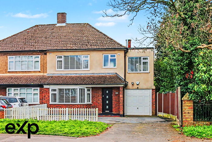 4 Bedroom Semi Detached House For Sale In Brentwood Road, Gidea Park, Romford, RM2