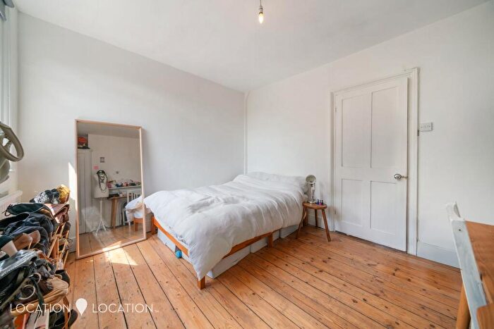 2 Bedroom Apartment For Sale In Stoke Newington Church Street, London, N16