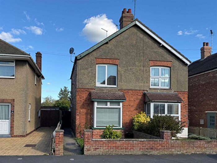 3 Bedroom Semi-Detached House To Rent In Doughty Street, Stamford, PE9