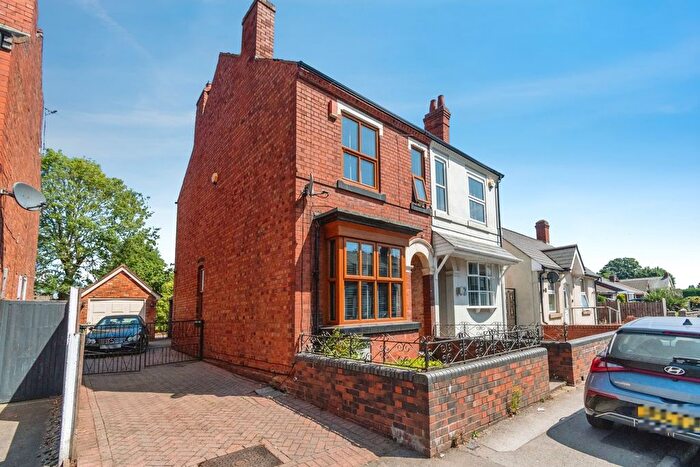 2 Bedroom Semi-Detached House For Sale In Wellington Place, Willenhall, West Midlands, WV13