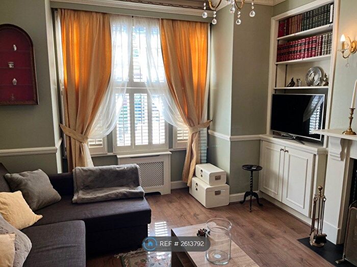 2 Bedroom Maisonette To Rent In Gayville Road, London, SW11