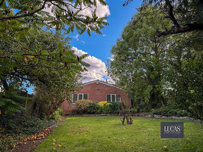 2 Bedroom Bungalow For Sale In Pipers Hill Road, Kettering, NN15