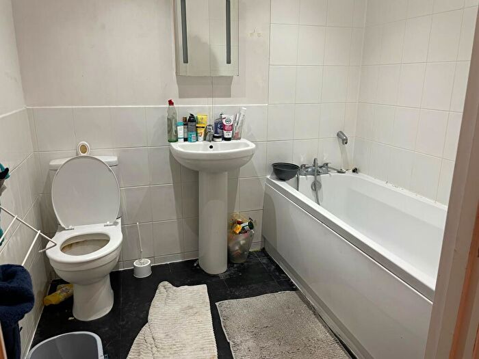 2 Bedroom Flat For Sale In Flat, Arundel Street, Portsmouth, Hampshire, PO1