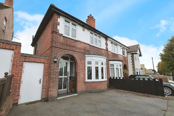 4 Bedroom Semi-Detached House For Sale In Derby Road, Ilkeston, DE7