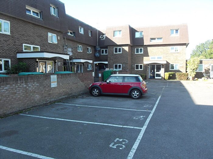 Studio For Sale In Bath Road, Harmondsworth, West Drayton, UB7
