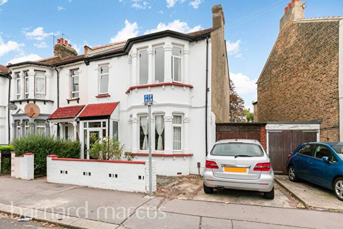 3 Bedroom End Of Terrace House For Sale In Richmond Road, Thornton Heath, CR7