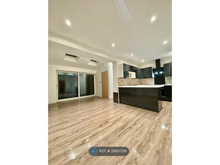 3 Bedroom Semi-Detached House To Rent In Malbank Road, Crewe, CW2