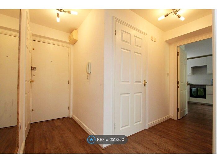 2 Bedroom Flat To Rent In Howard Road, Grays, RM16