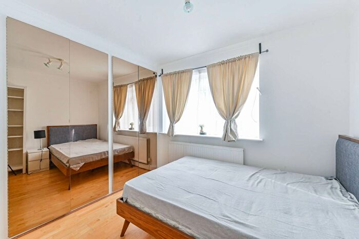 3 Bedroom Flat To Rent In Aquila Street, St John's Wood, London, NW8