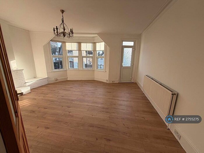 2 Bedroom Flat To Rent In West Road, Westcliff-On-Sea, SS0