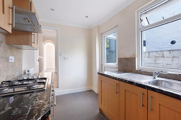 3 Bedroom Terraced House To Rent In Magpie Hall Road, Chatham, ME4